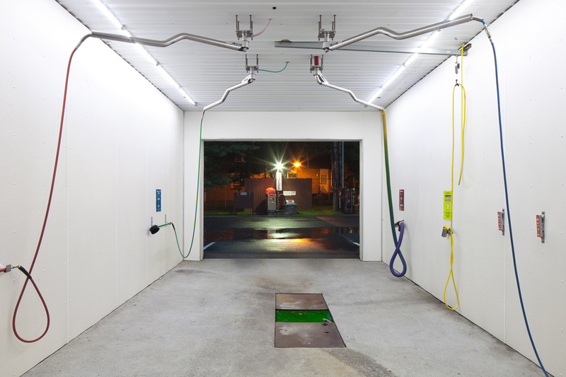 Illustration for article titled These Photos Show the Lonely Interiors of Empty Car Washes